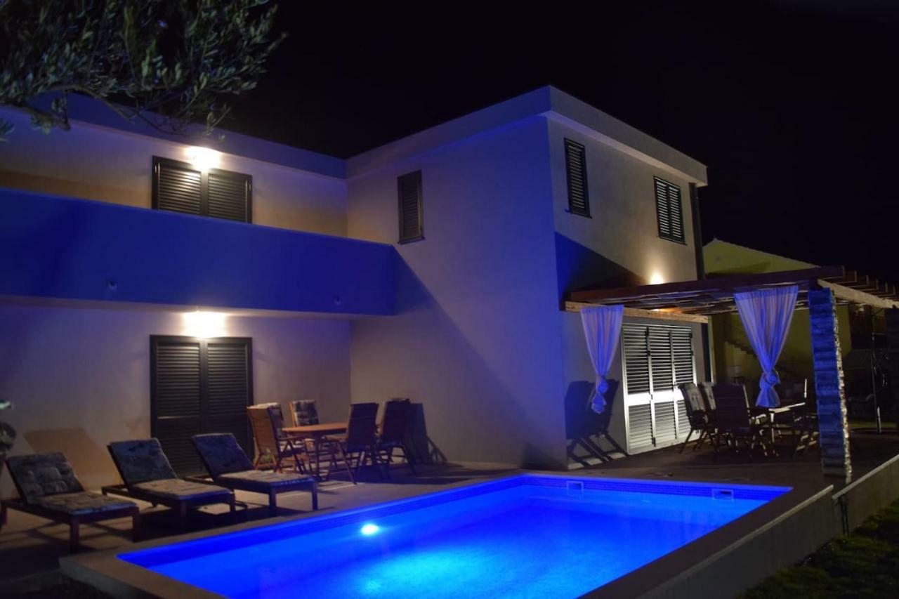 The Globetrotter'S Residence Кастель-Нови Экстерьер фото